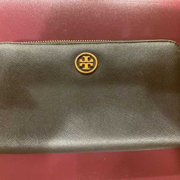 Tory Burch wallet. More pictures upon request - Picture 3 of 6